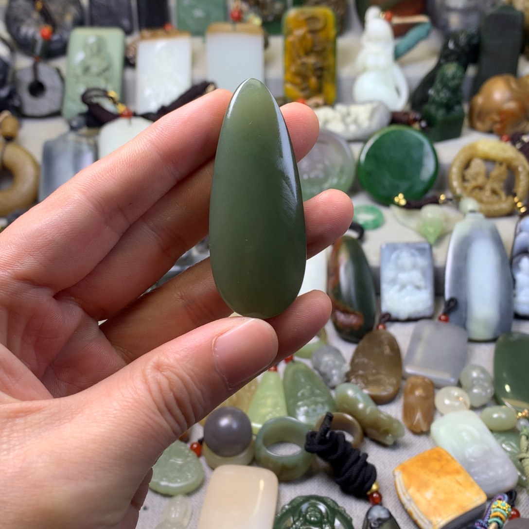 和田玉颈饰未镶嵌