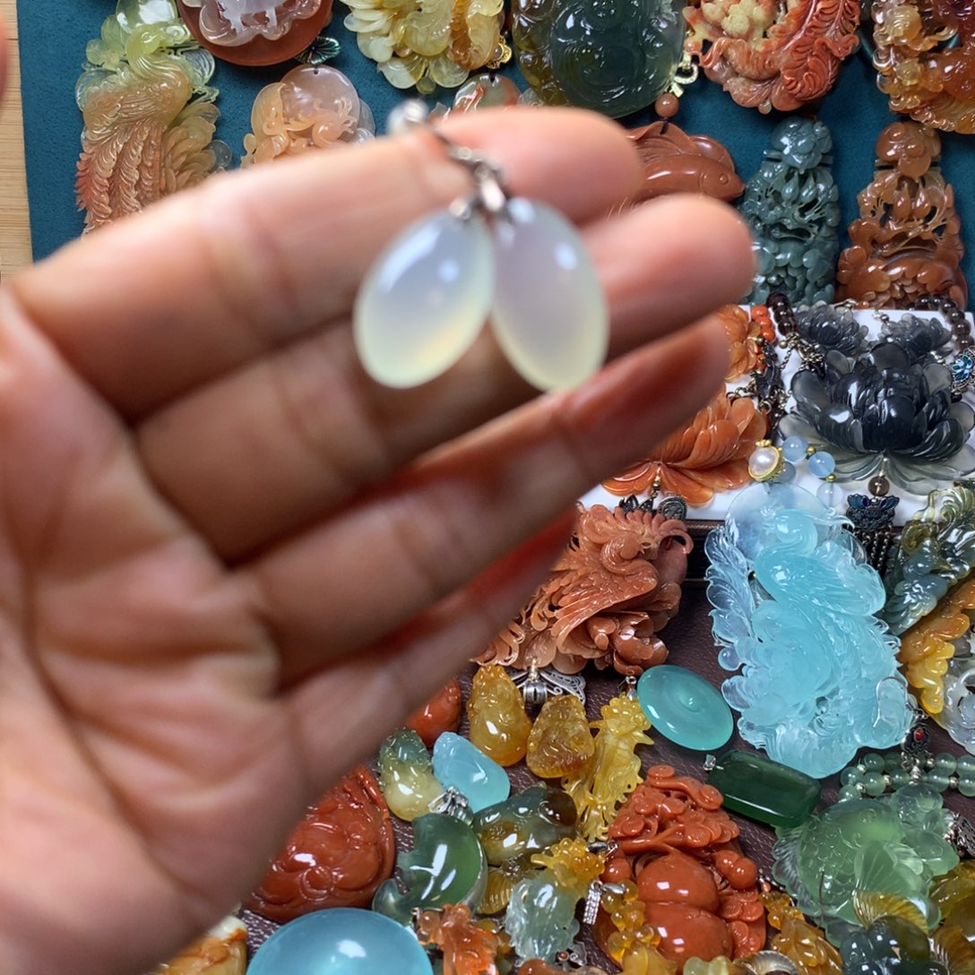 蛇纹石玉未镶嵌耳坠