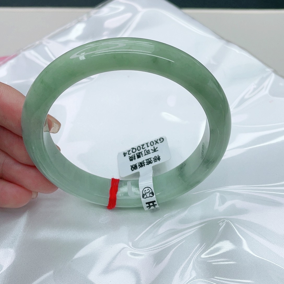 翡翠手镯未镶嵌正60.6