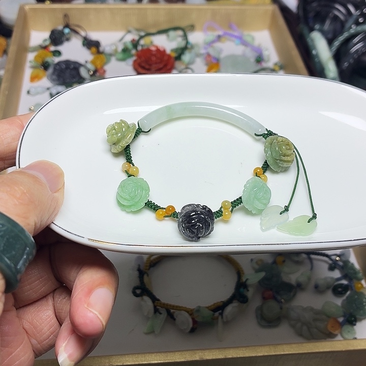 用***6翡翠未镶嵌手镯去掉半镯➕一朵花，不退换