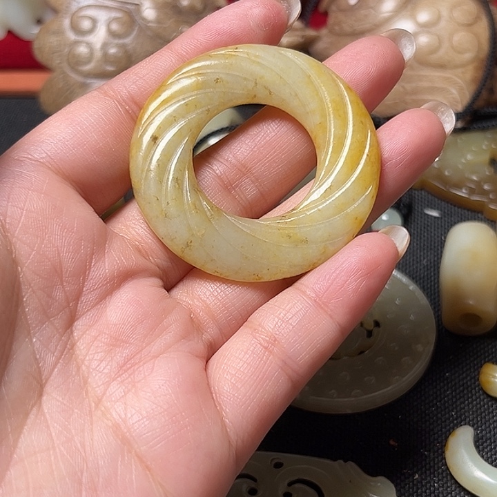 张***瓜和田玉（糖玉）未镶嵌挂件