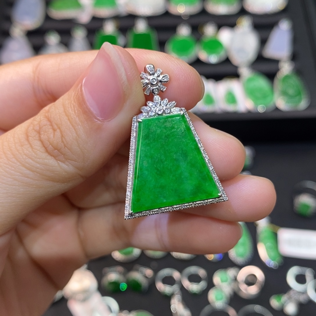 翡翠18K金镶嵌吊坠(不含链)