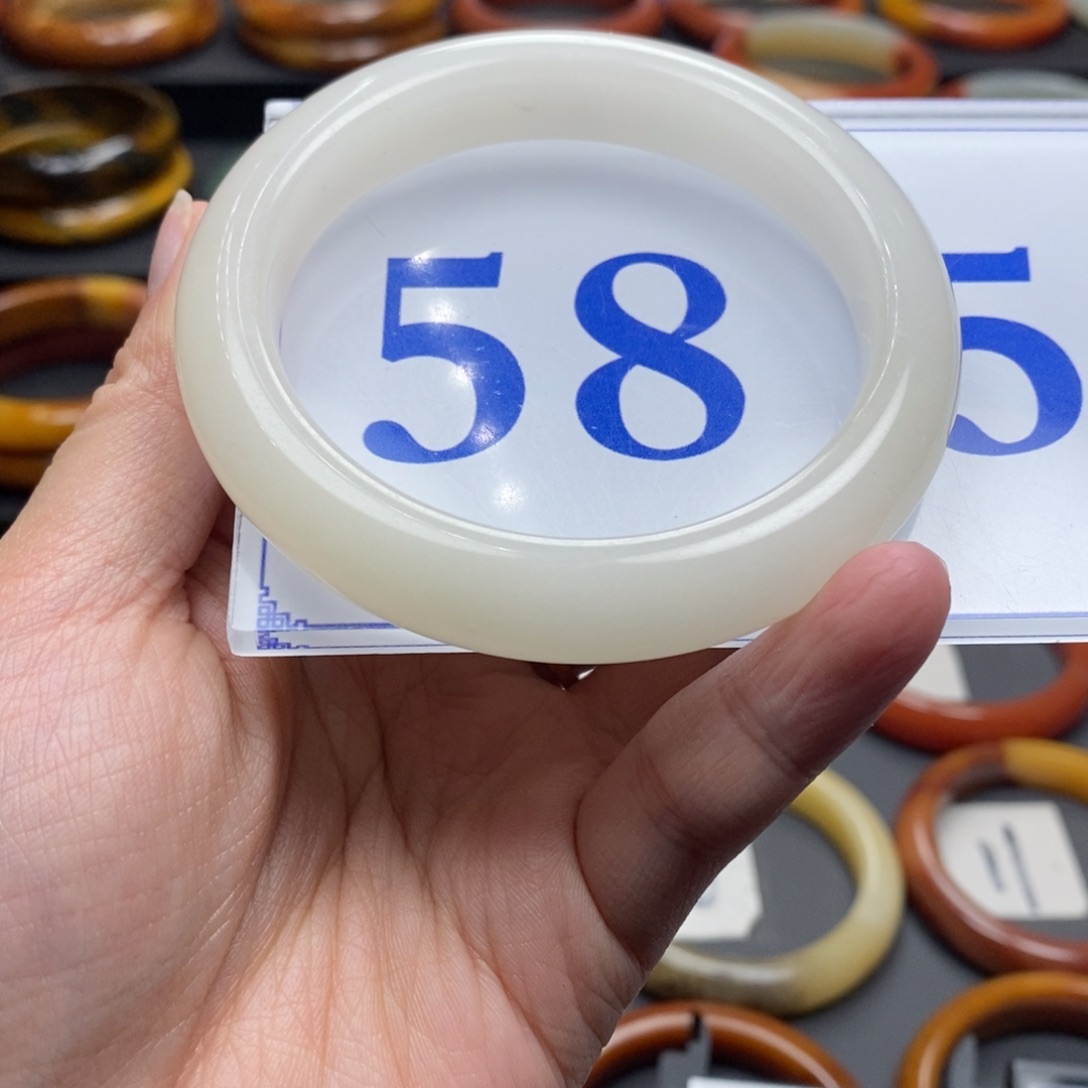 石英质玉（黄龙玉）手镯未镶嵌