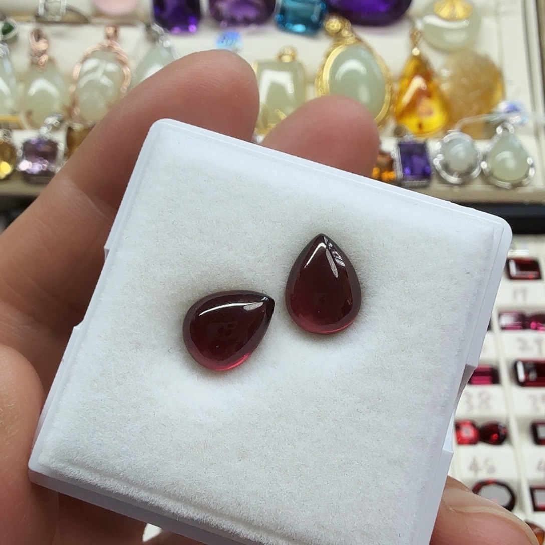 未镶嵌珠宝半成品石榴石两颗一组天然素面石榴石卡7.5×10毫米