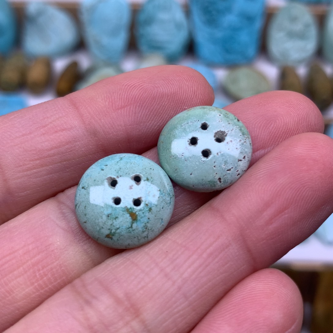 特色纽扣一对2.7克