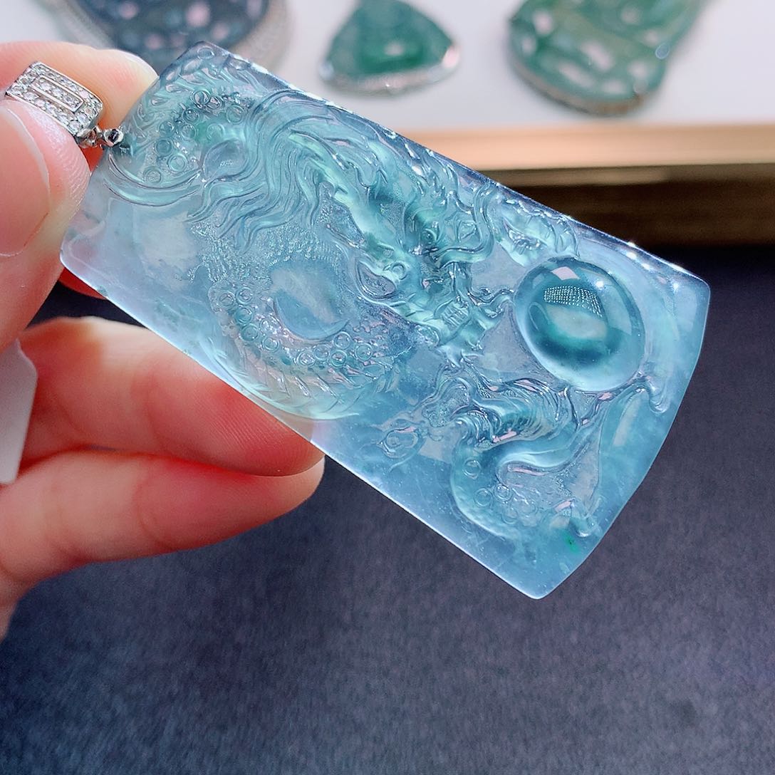 翡翠颈饰未镶嵌翡翠