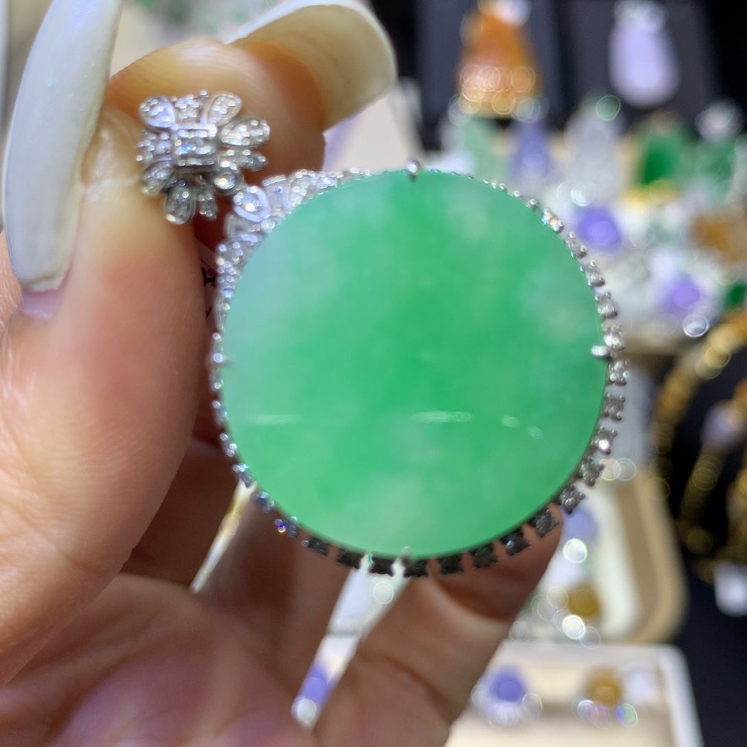 翡翠18K金镶嵌颈饰