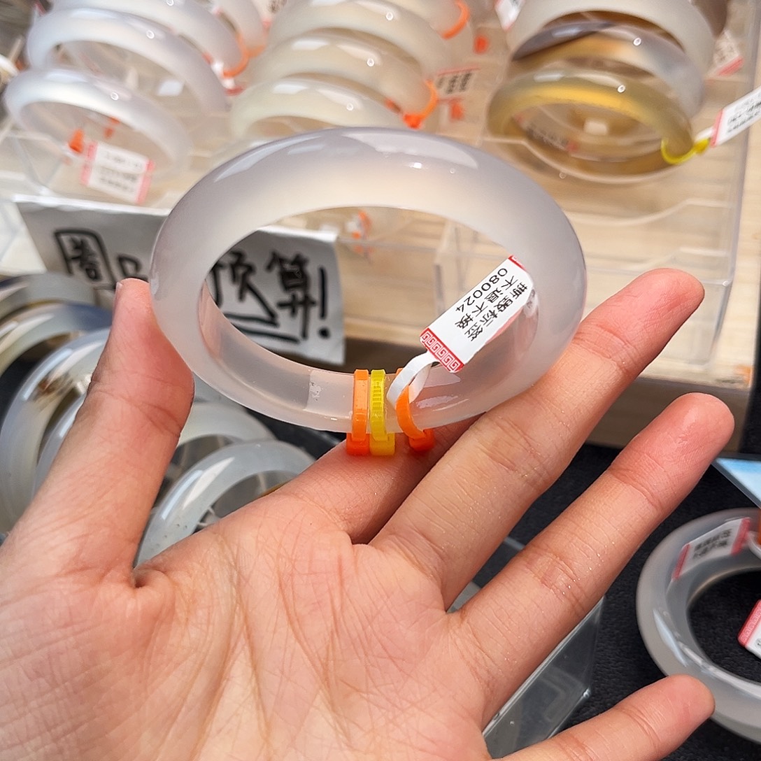 月****玛瑙/玉髓未镶嵌手镯