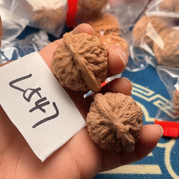 文玩核桃把件宫灯