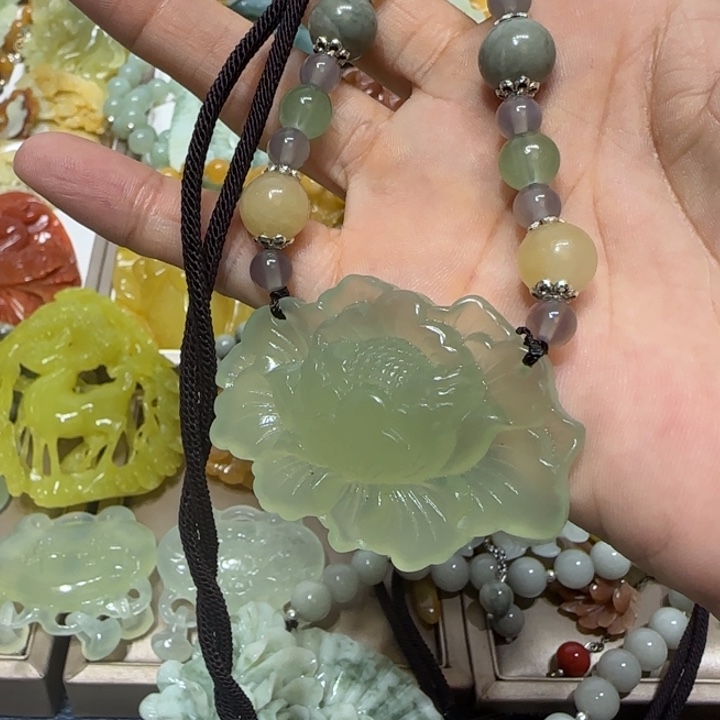 蛇纹石玉吊坠未镶嵌