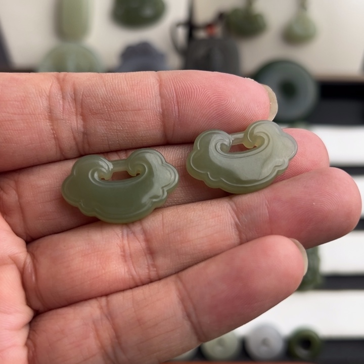 吊坠(赠链)未镶嵌和田玉666