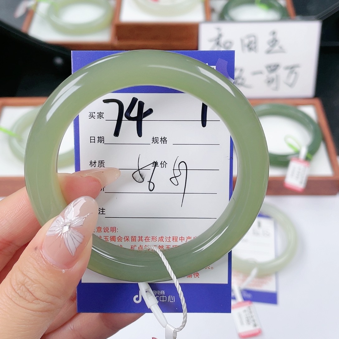 和田玉手镯未镶嵌