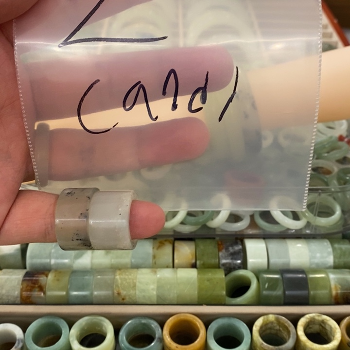 之***一蛇纹石玉未镶嵌戒指