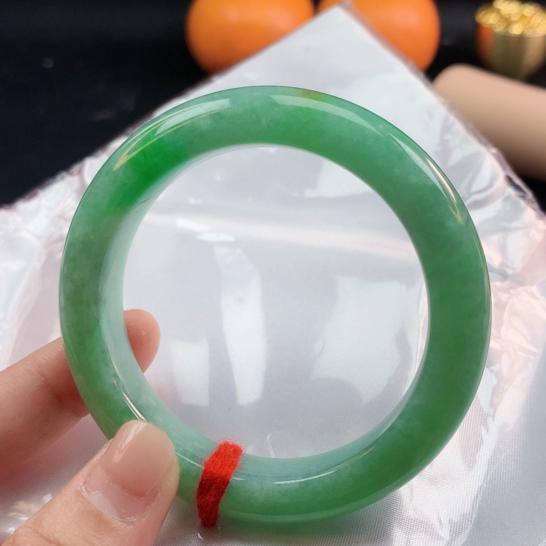 翡翠手镯未镶嵌55圈2323