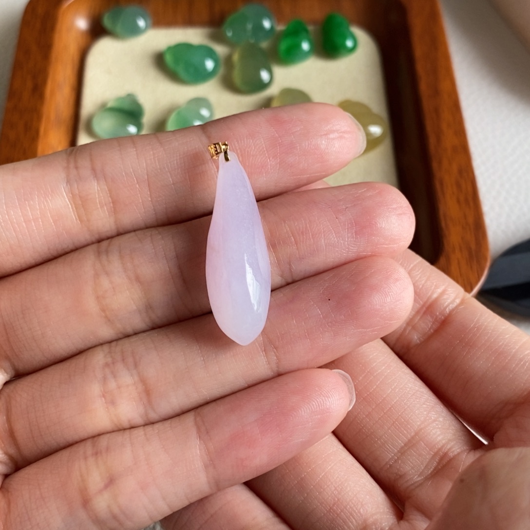 翡翠18K金镶嵌颈饰翡翠福瓜