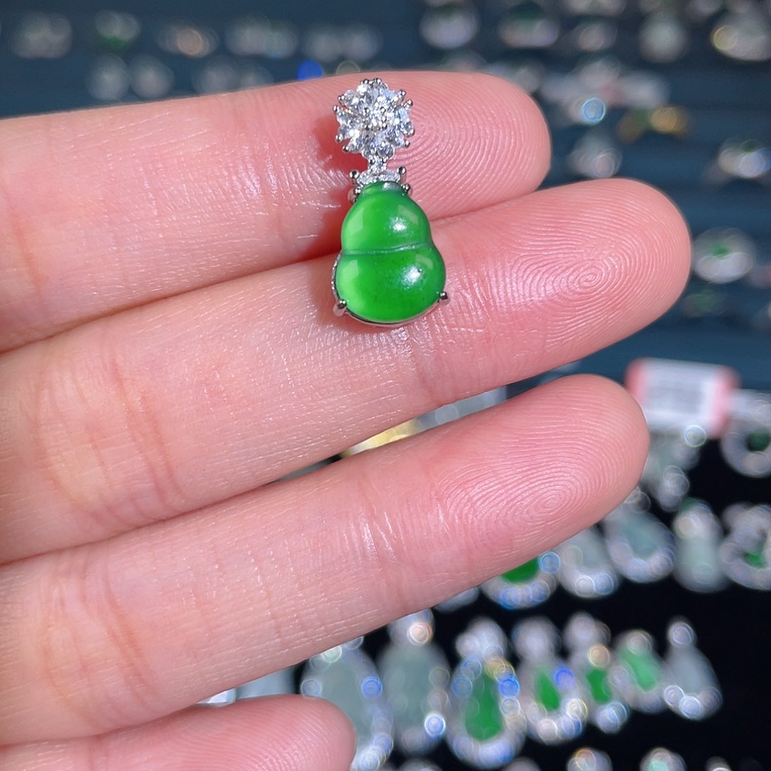 吊坠(不含链)未镶嵌翡翠