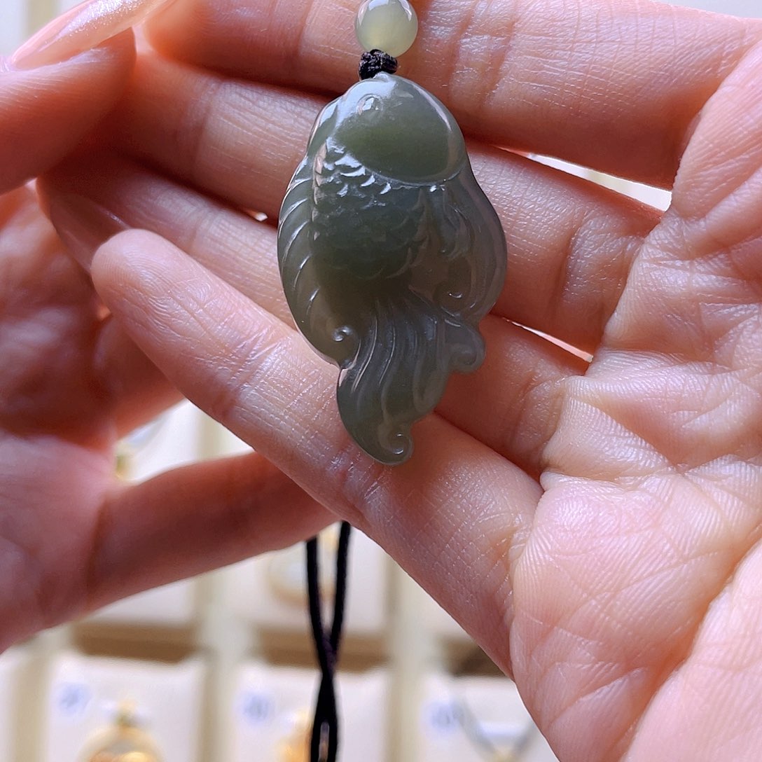 和田玉吊坠(赠链)未镶嵌陌*人