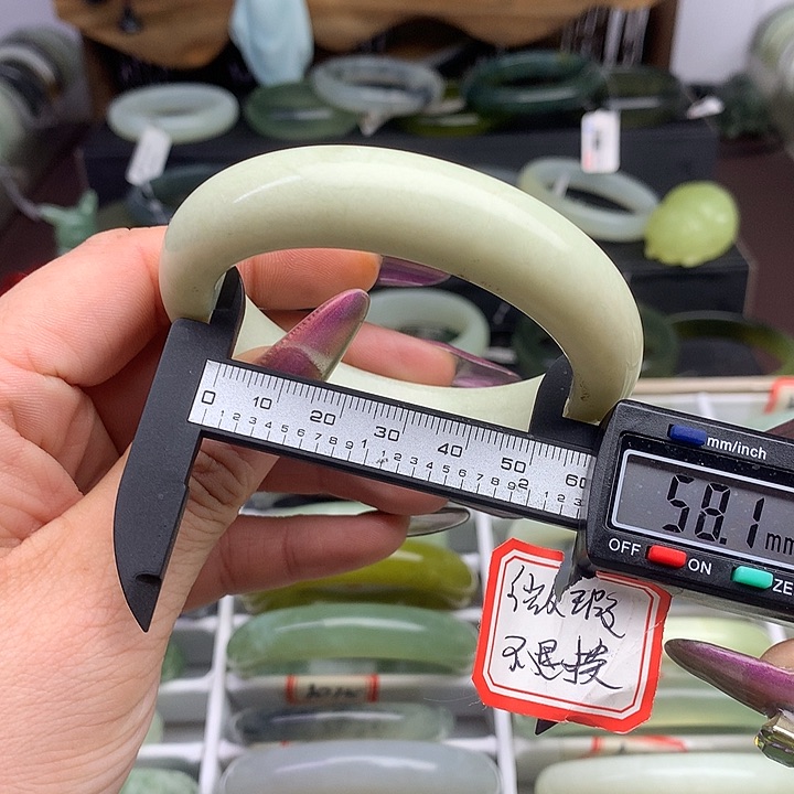 蛇纹石玉手镯未镶嵌H***.2121