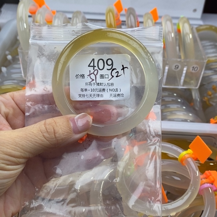 梨***.玛瑙/玉髓未镶嵌手镯409