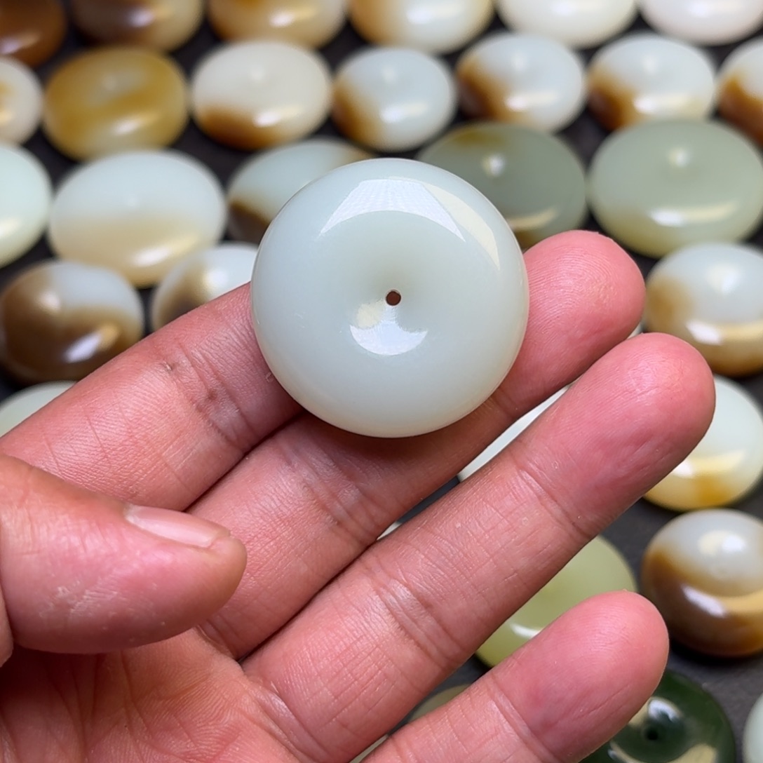 江***湖和田玉未镶嵌颈饰