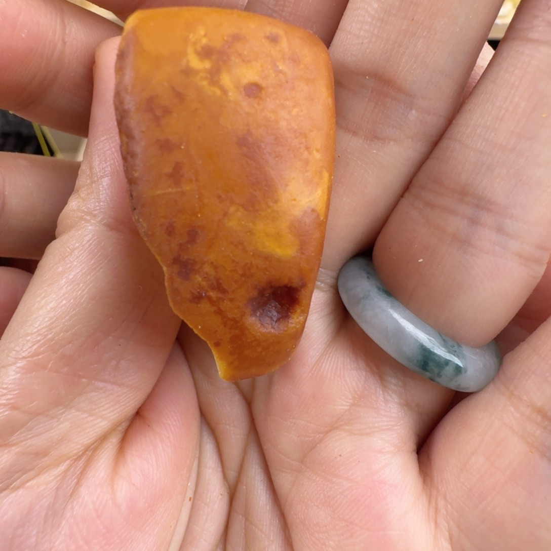 知***黑定制琥珀未镶嵌15.8克