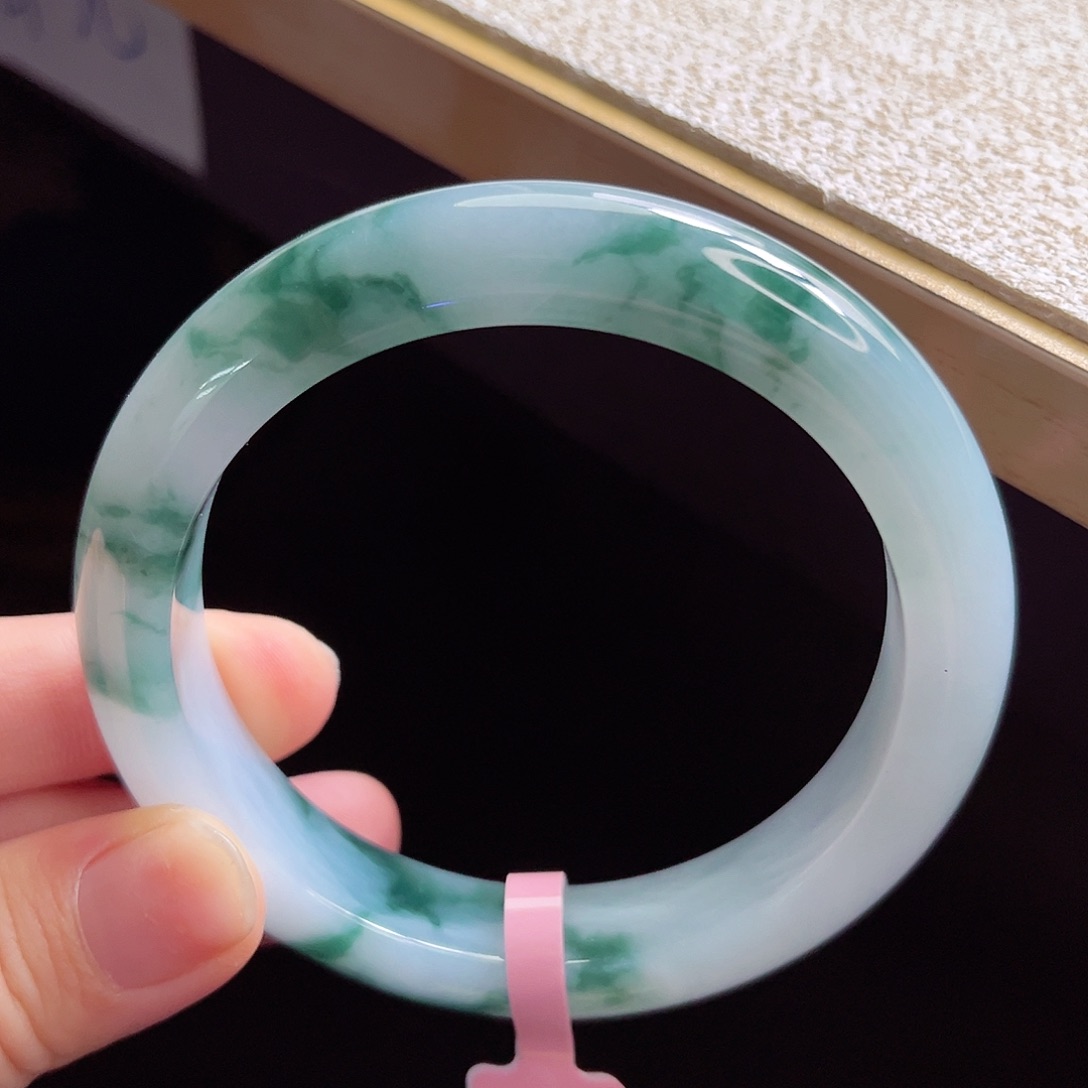 翡翠手镯未镶嵌手镯