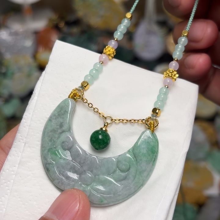 翡翠颈饰未镶嵌吊坠