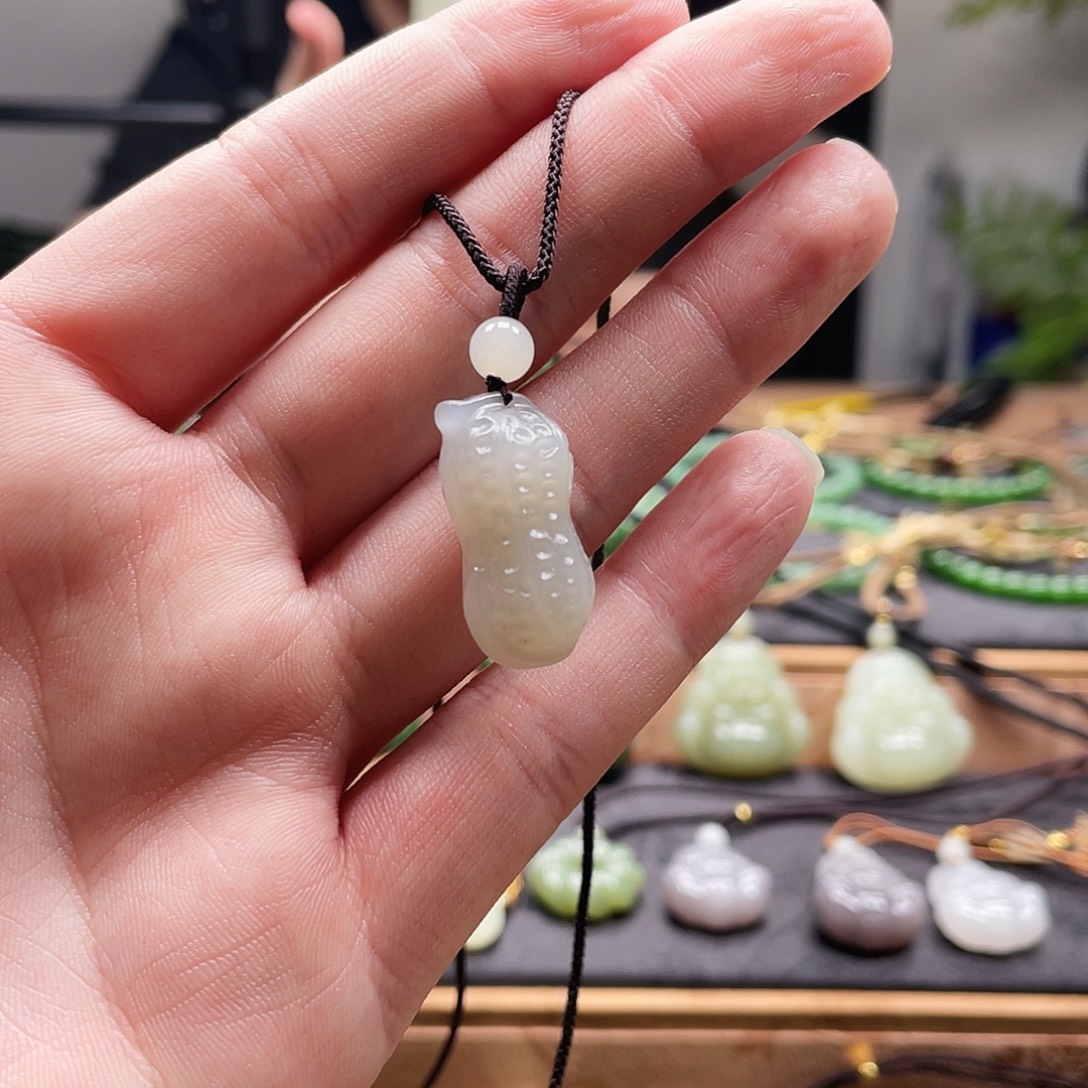 和田玉未镶嵌颈饰多样性发一