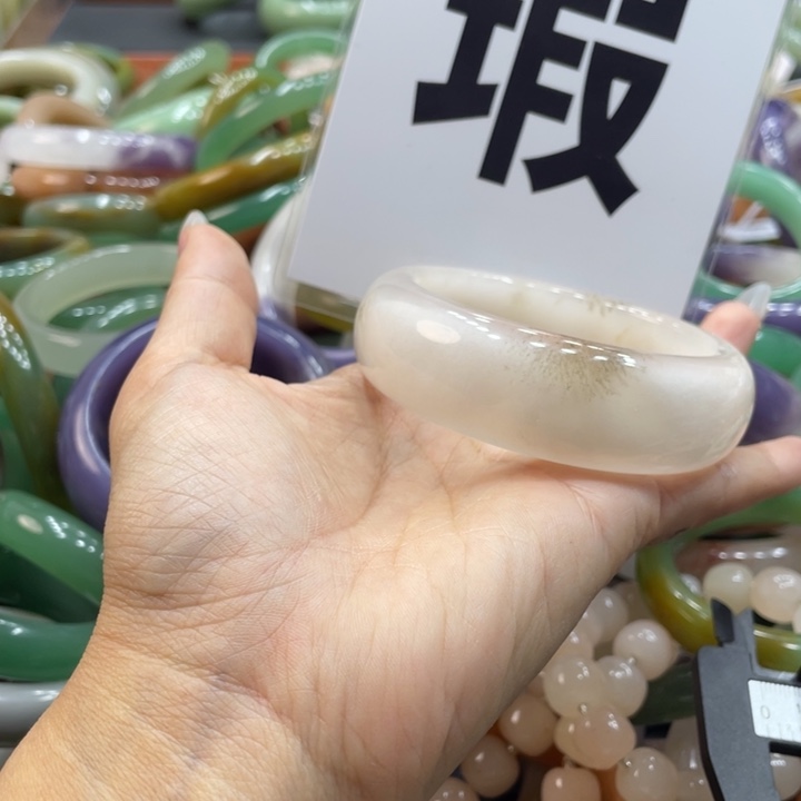 彩***霞石英质玉未镶嵌珠宝奇石