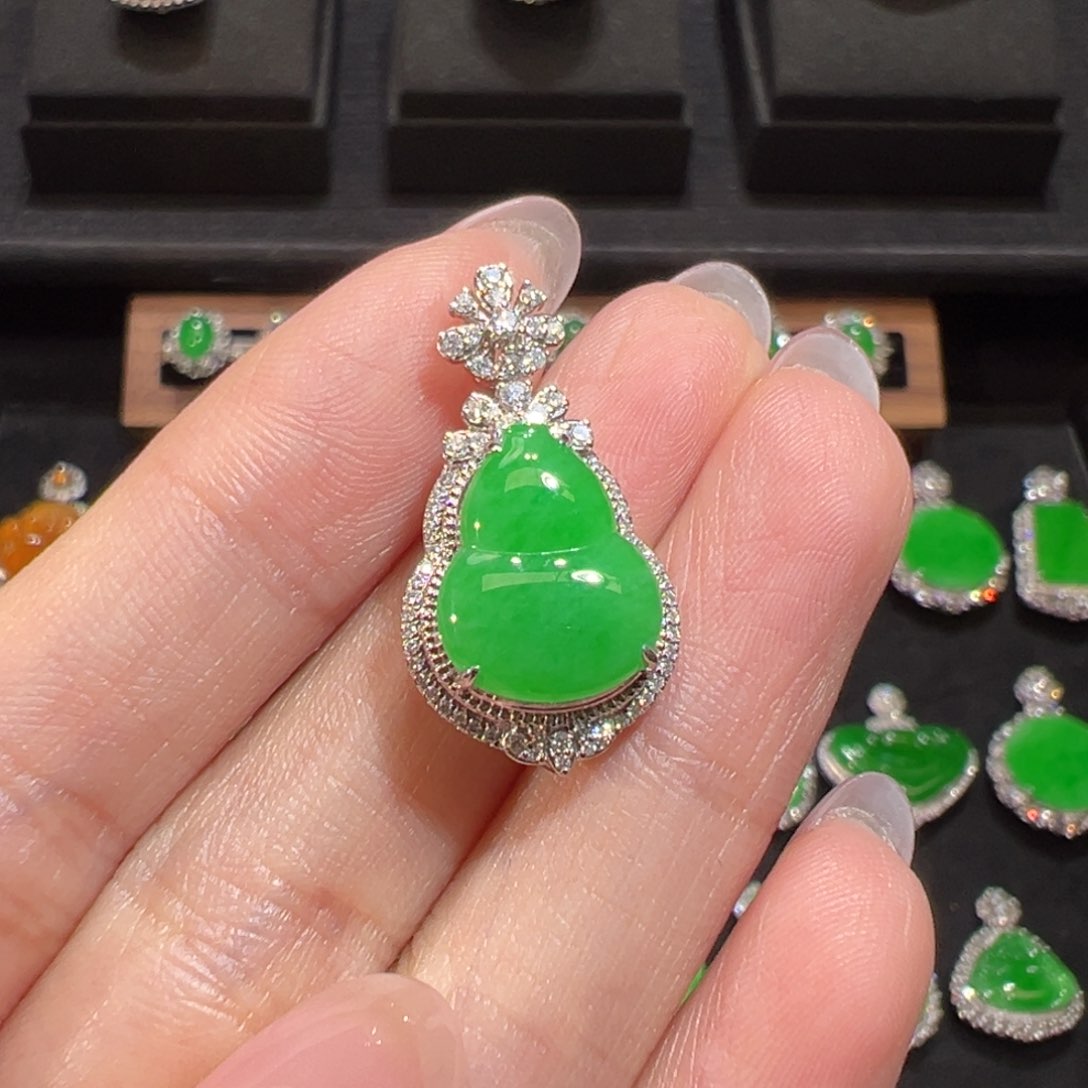 翡翠颈饰18K金镶嵌阿****友收到货48小时鉴赏期