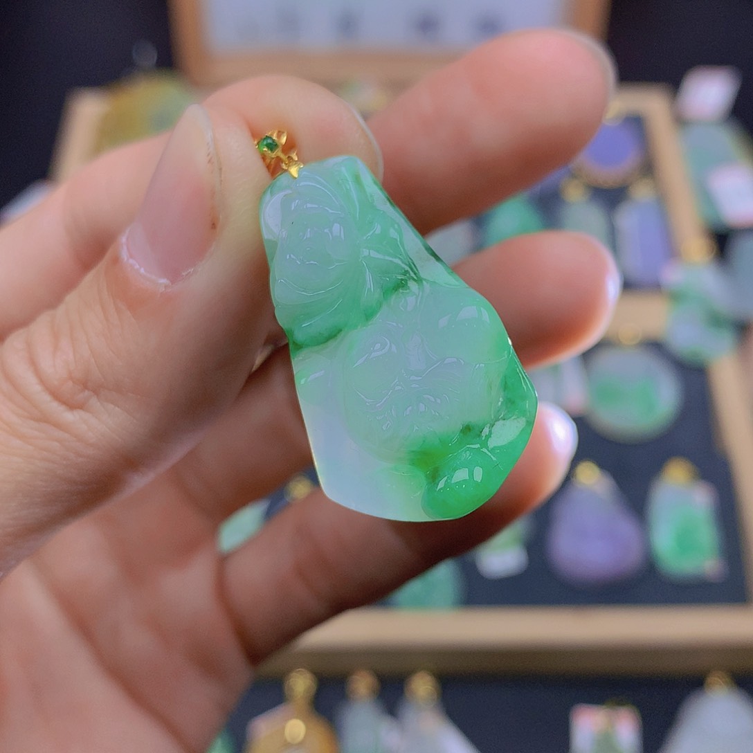 翡翠颈饰18K金镶嵌翡翠