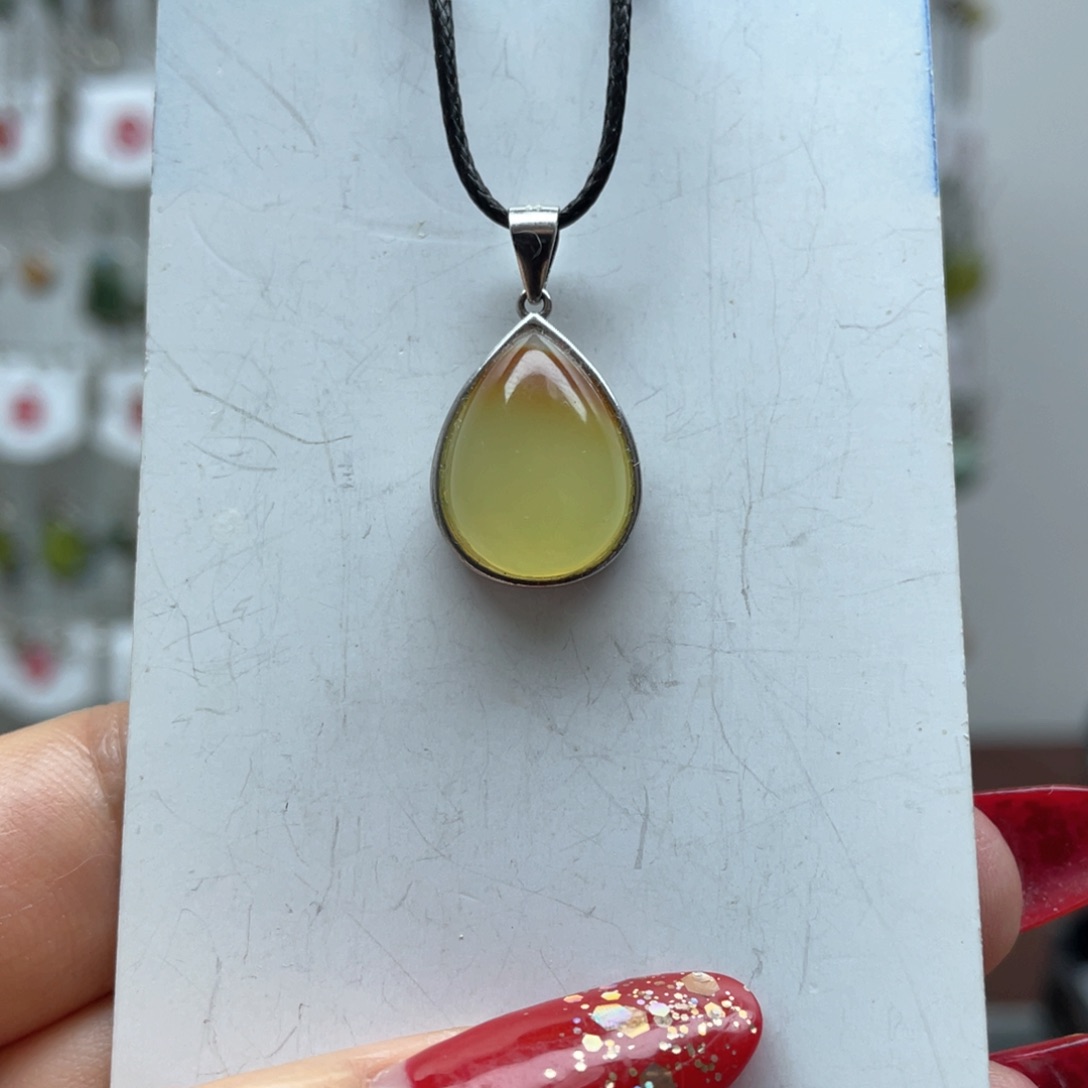 蛇纹石玉吊坠未镶嵌