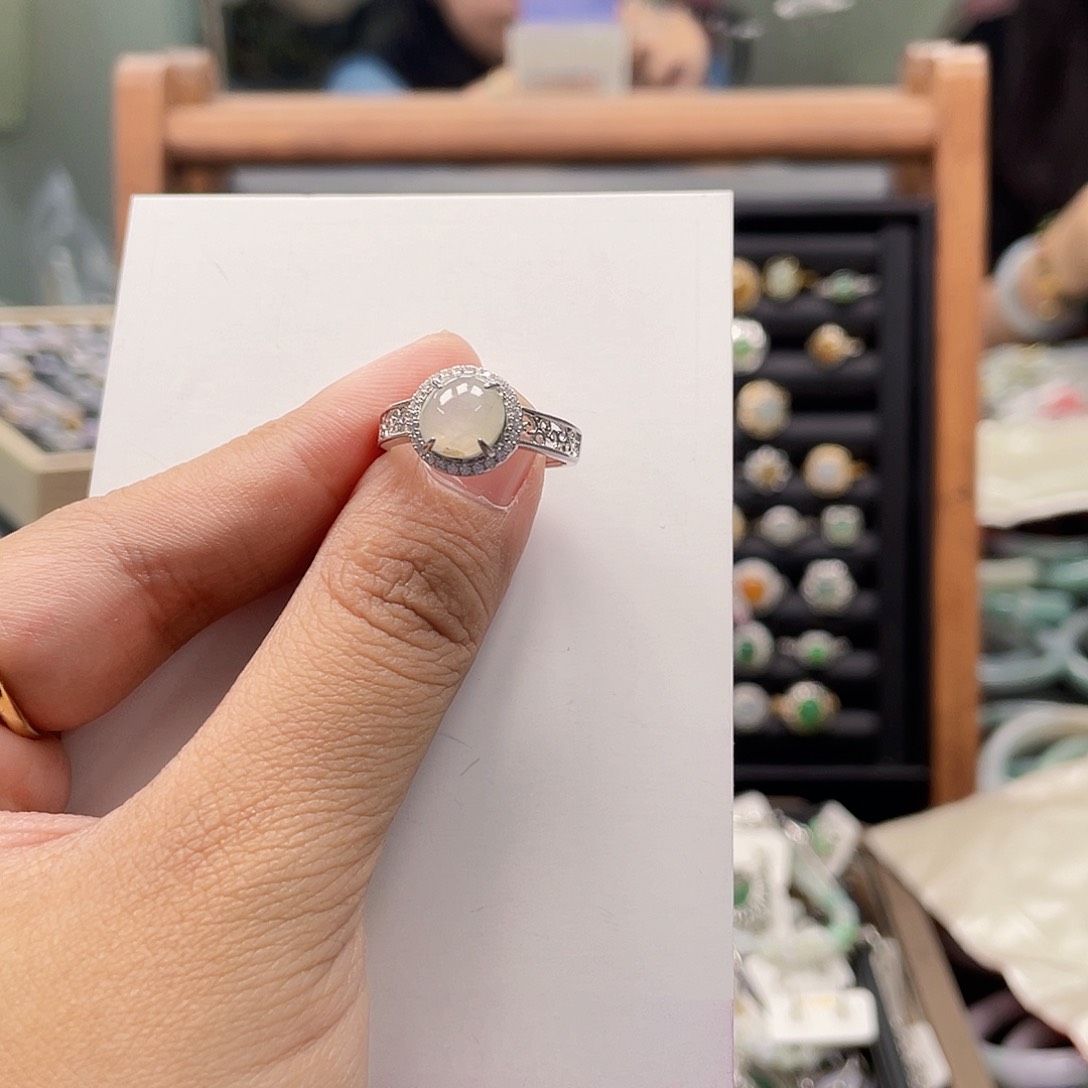 翡翠颈饰未镶嵌天然翡翠Ａ货