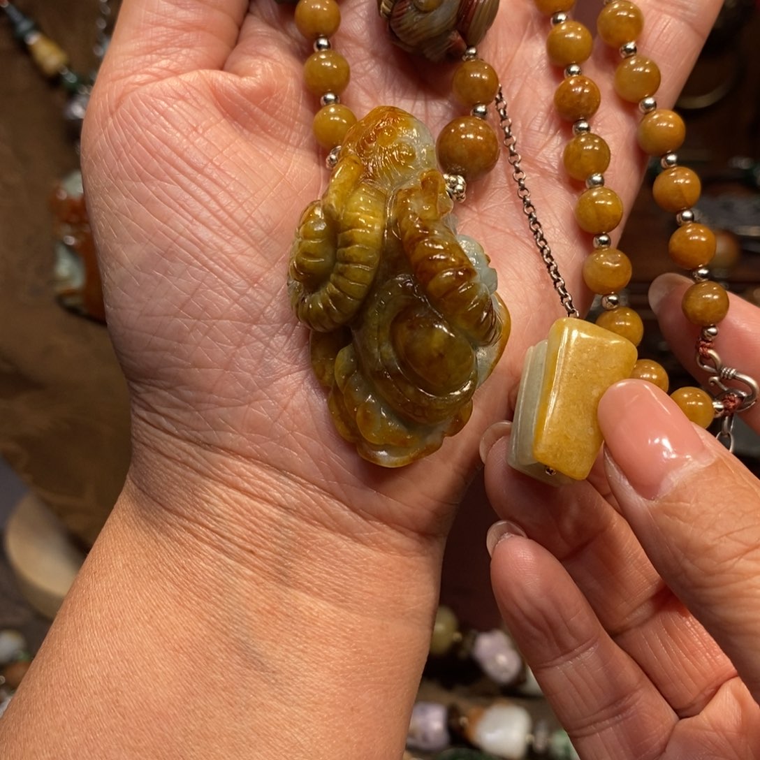 翡翠吊坠(赠链)未镶嵌