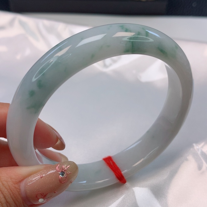 翡翠手镯未镶嵌61圈