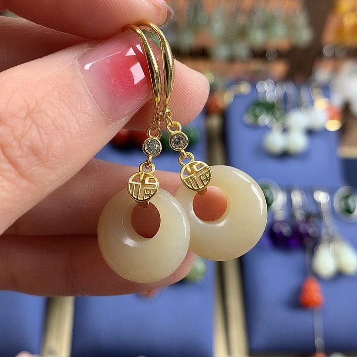 和田玉耳饰银S925镶嵌平安扣15.7左右