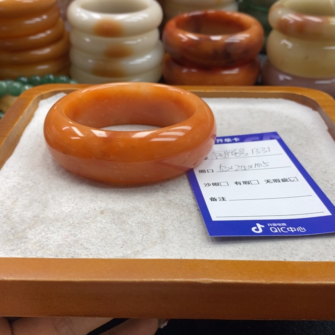 用***1石英岩玉未镶嵌手镯（圆镯）