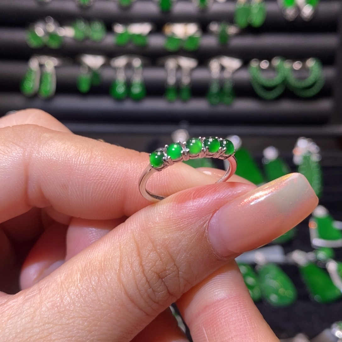 翡翠戒指银S925镶嵌蛋面戒指