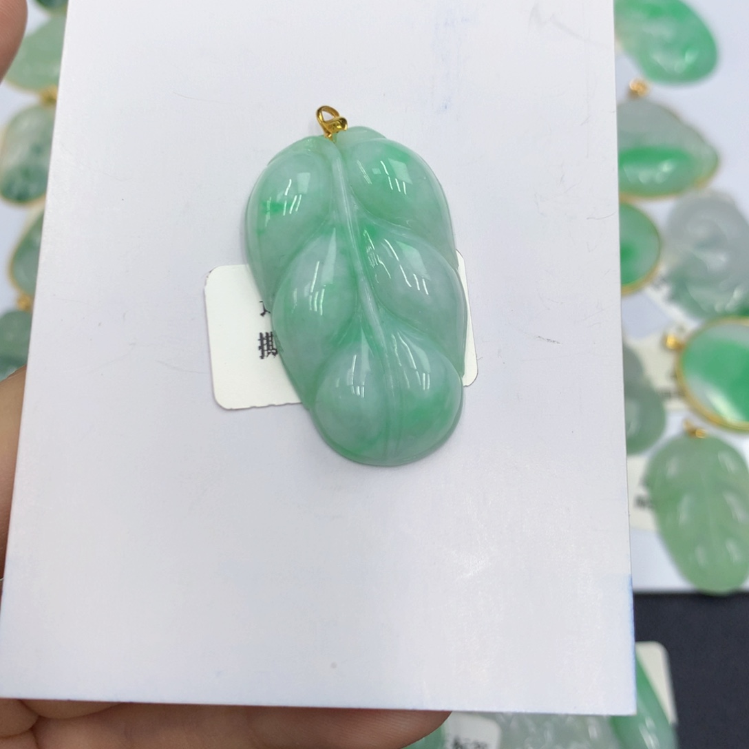 翡翠18K金镶嵌颈饰翡翠