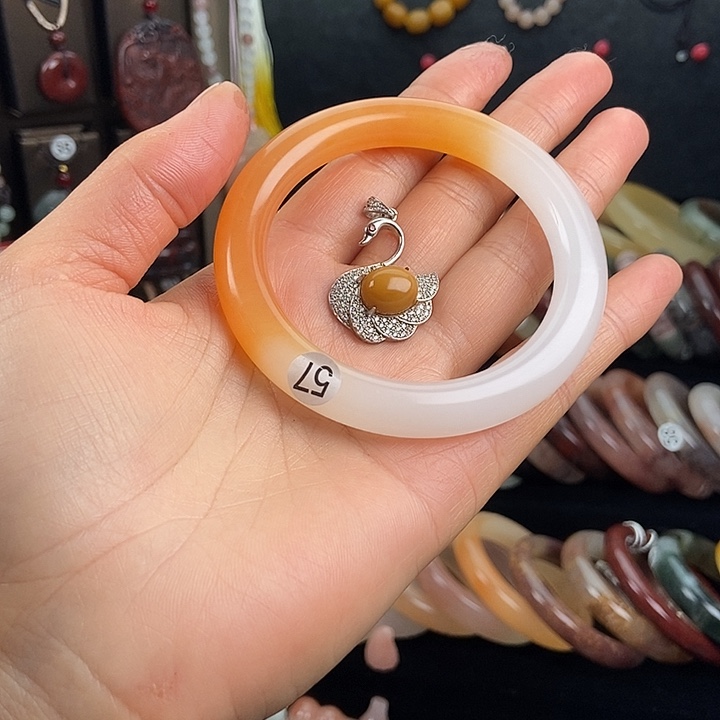 张***华石英质玉银S925镶嵌颈饰