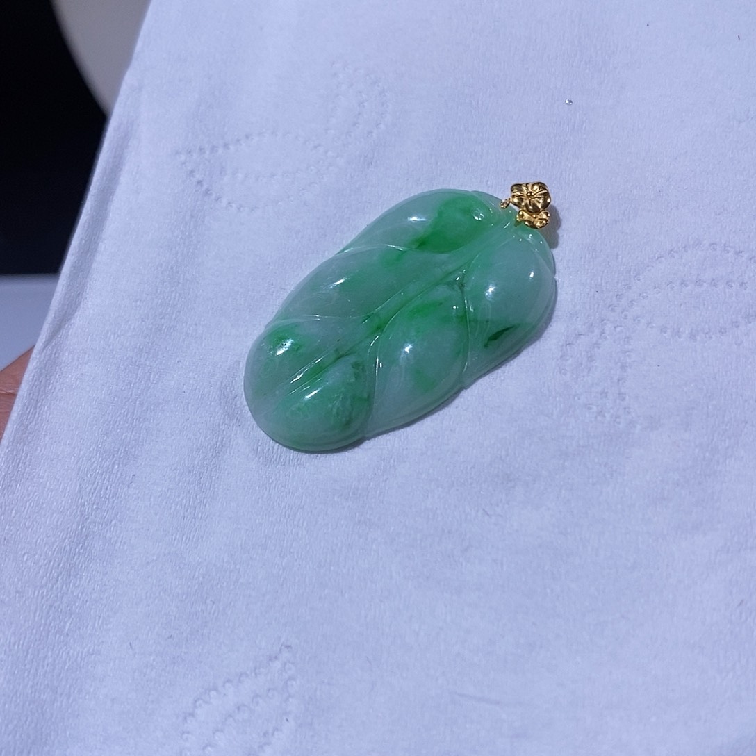 翡翠吊坠(不含链)18K金镶嵌苏****）