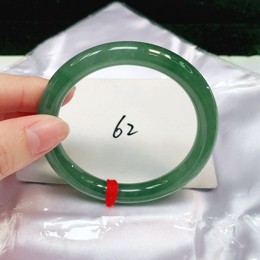 翡翠手镯（圆镯）未镶嵌