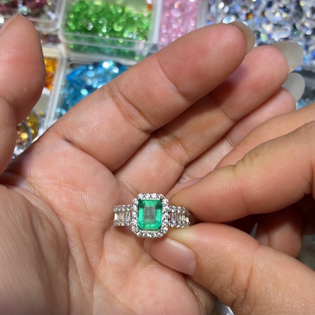 银S925镶嵌祖母绿戒指