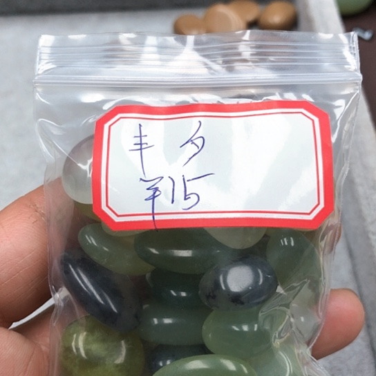 蛇纹石玉颈饰未镶嵌丰*