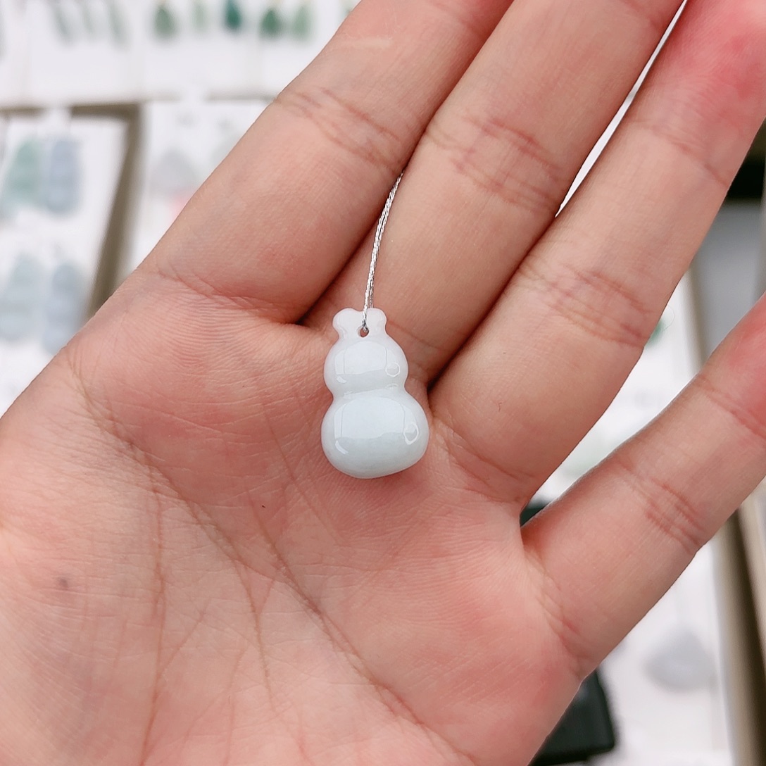 翡翠颈饰未镶嵌葫芦