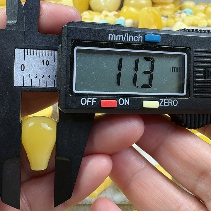 深***轴蜜蜡未镶嵌裸石37杂