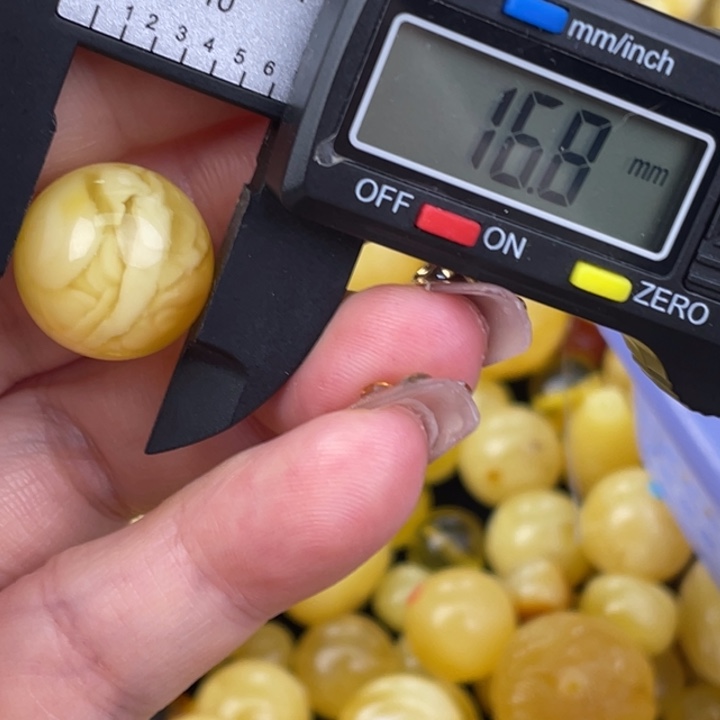 蜜蜡未镶嵌裸石微瑕738