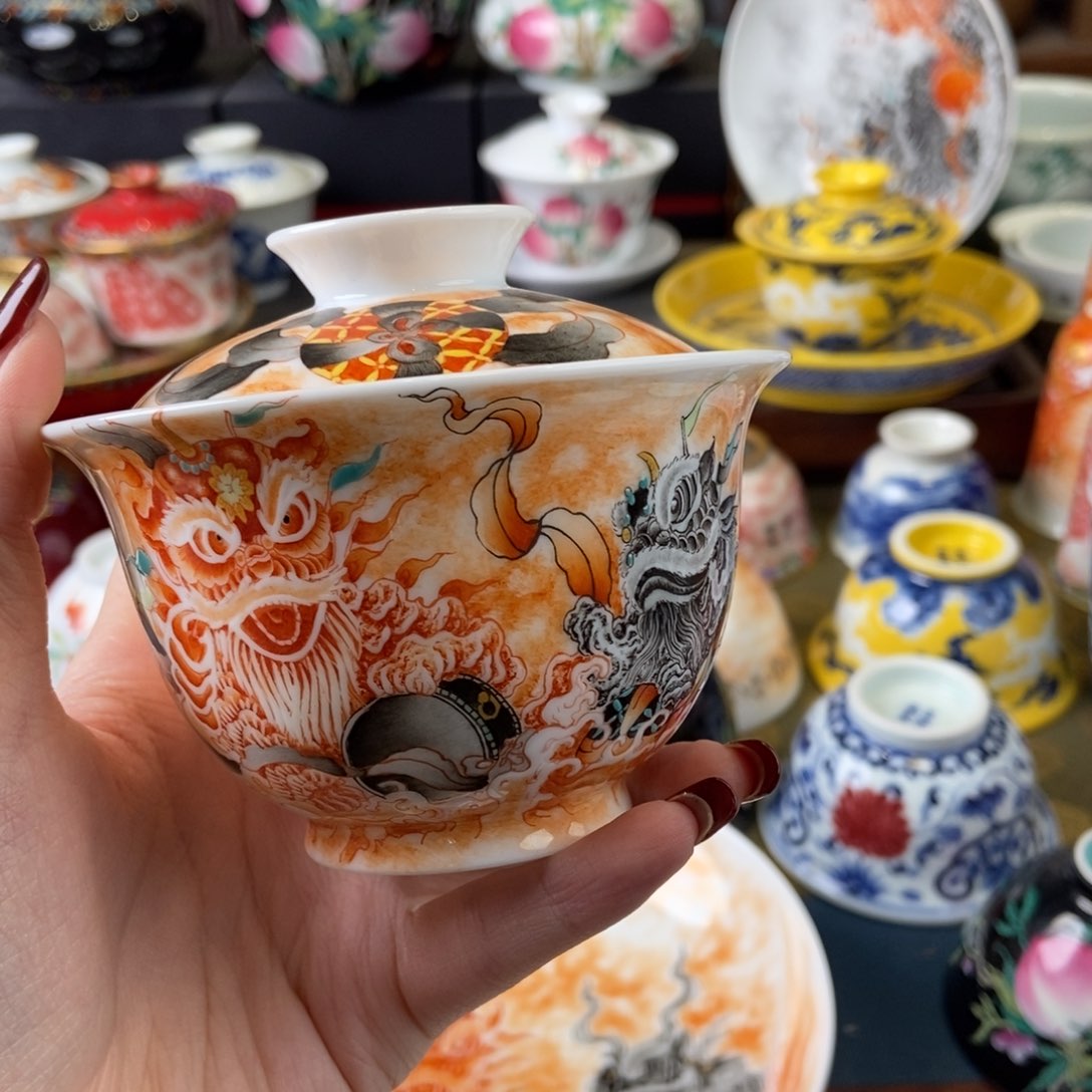 陶瓷艺术家的作品是一