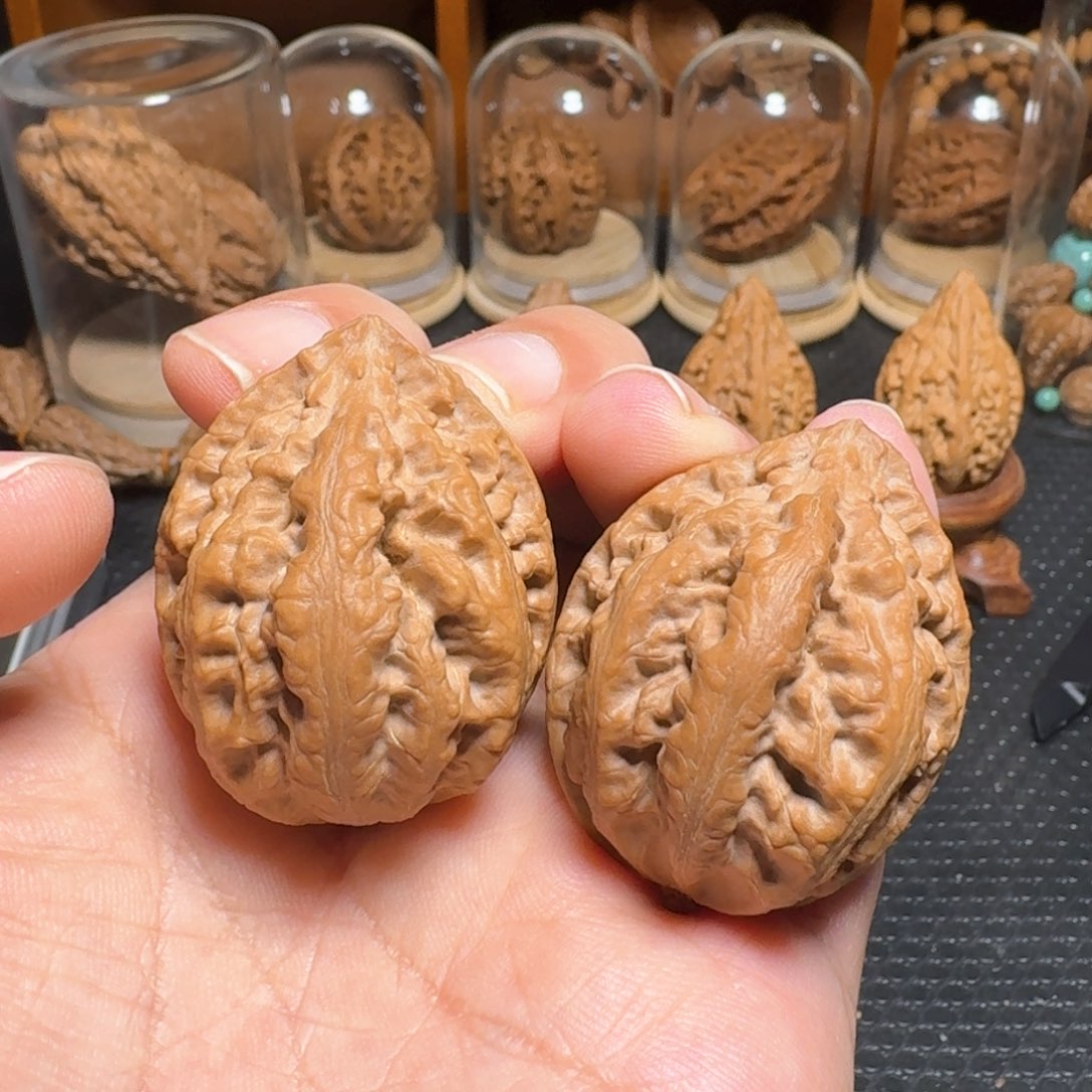 文玩核桃把件粗筋丸子