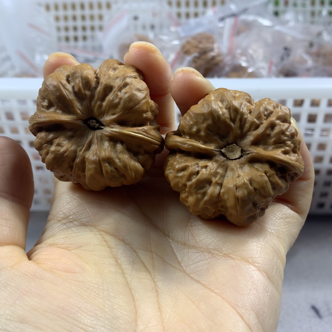 ꧁****꧂文玩核桃蛤蟆头43